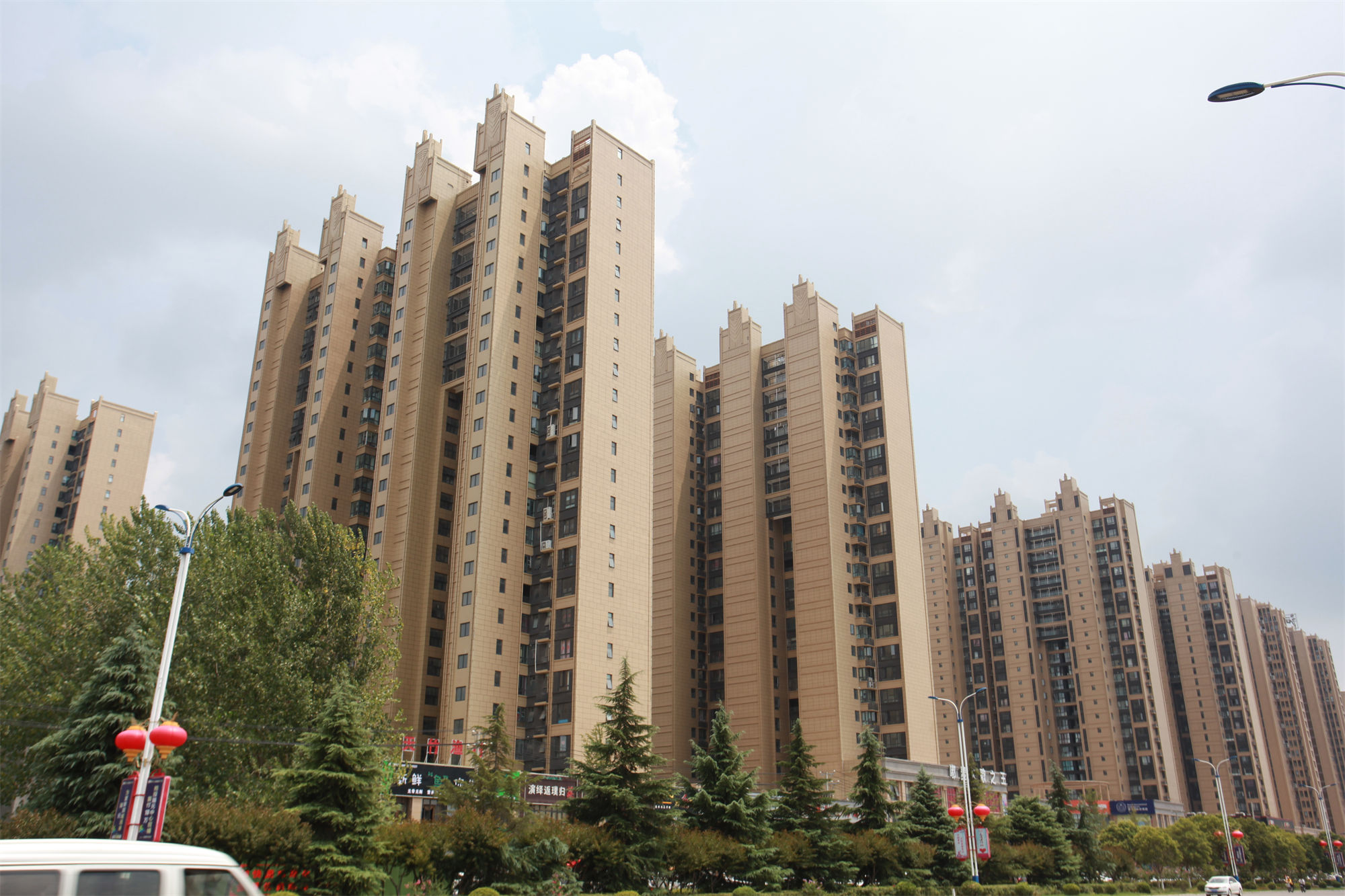 ZKO中凱 外墻抗裂膩?zhàn)?/>
		</div>
		<strong>產(chǎn)品簡介：</strong>
		<article><p>K902外墻抗裂膩?zhàn)邮墙ㄖ妹鎸硬牧?，采用水泥，精選細(xì)骨料及聚合物添加劑合理配制而成。</p></article>
		<article><p style=